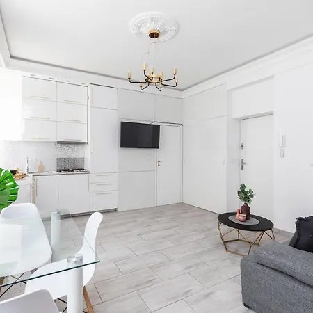 Superapart Chmielna 73a, Center